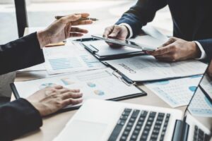 Who Should Enroll in Contract Management Courses in London?